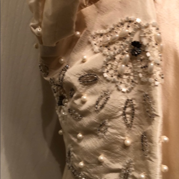 Beautiful Gown with Multiple linings - Picture 5 of 8